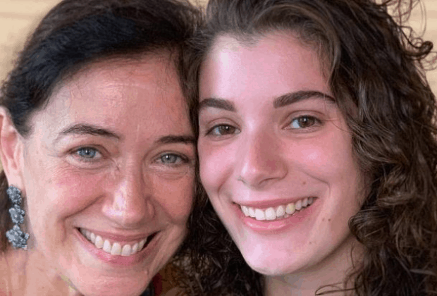 Discreta, filha de Lilia Cabral grava vídeo inusitado com a mãe