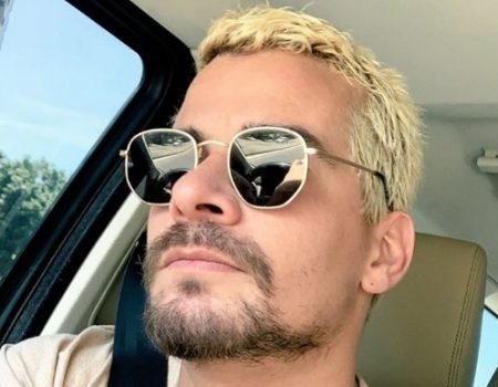Thiago Martins escapa da quarentena para ir em aniversário de amigo