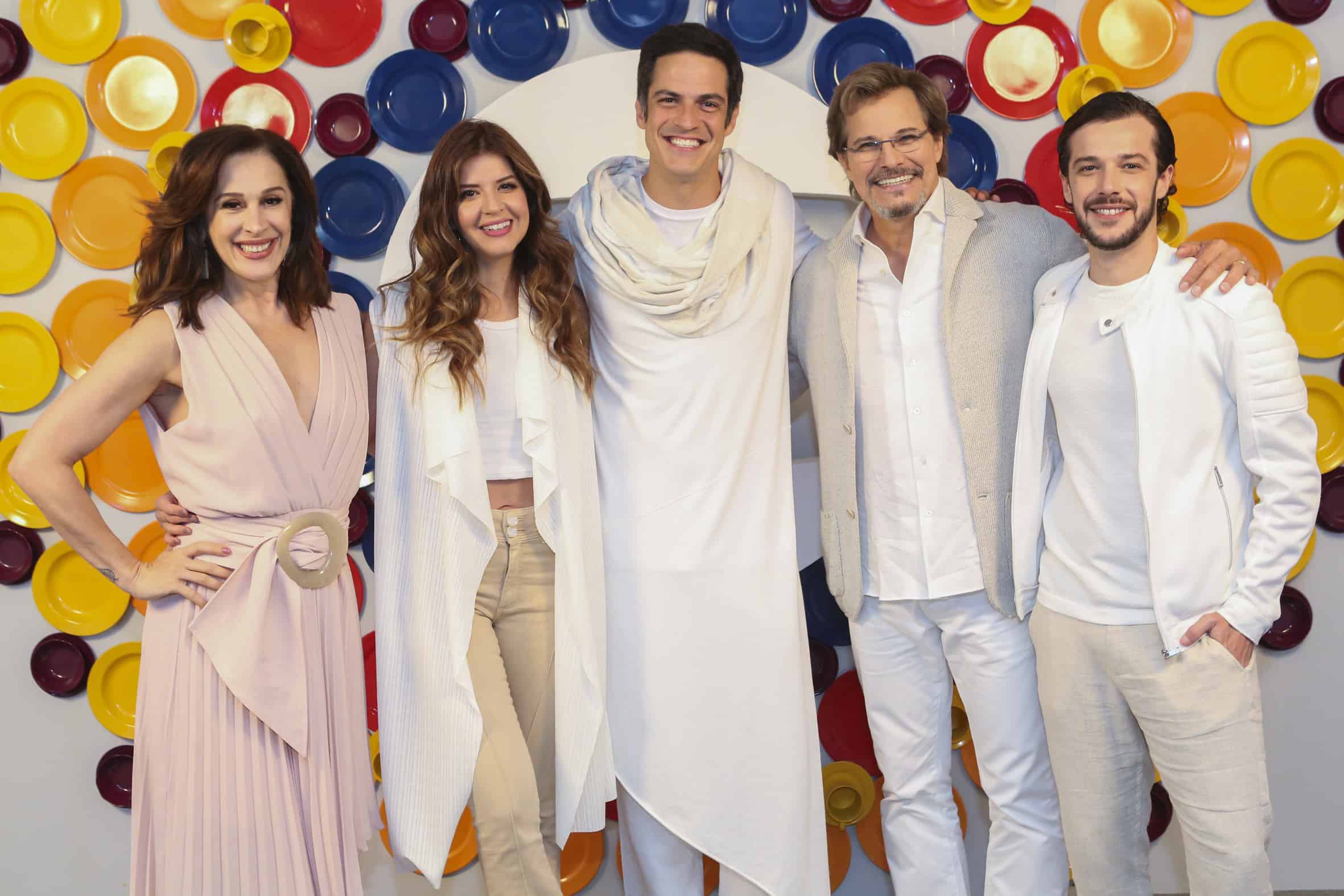 Elenco da Globo se reúne para gravação da vinheta de fim de ano