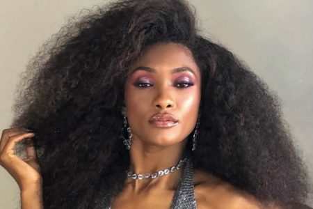 Erika Januza anuncia que é a nova rainha de bateria da Viradouro