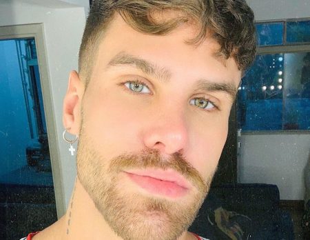 Gay, sobrinho-neto de Malafaia fala sobre depressão e família