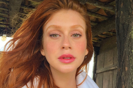 Marina Ruy Barbosa sensualiza usando roupa de paetês e dá o que falar