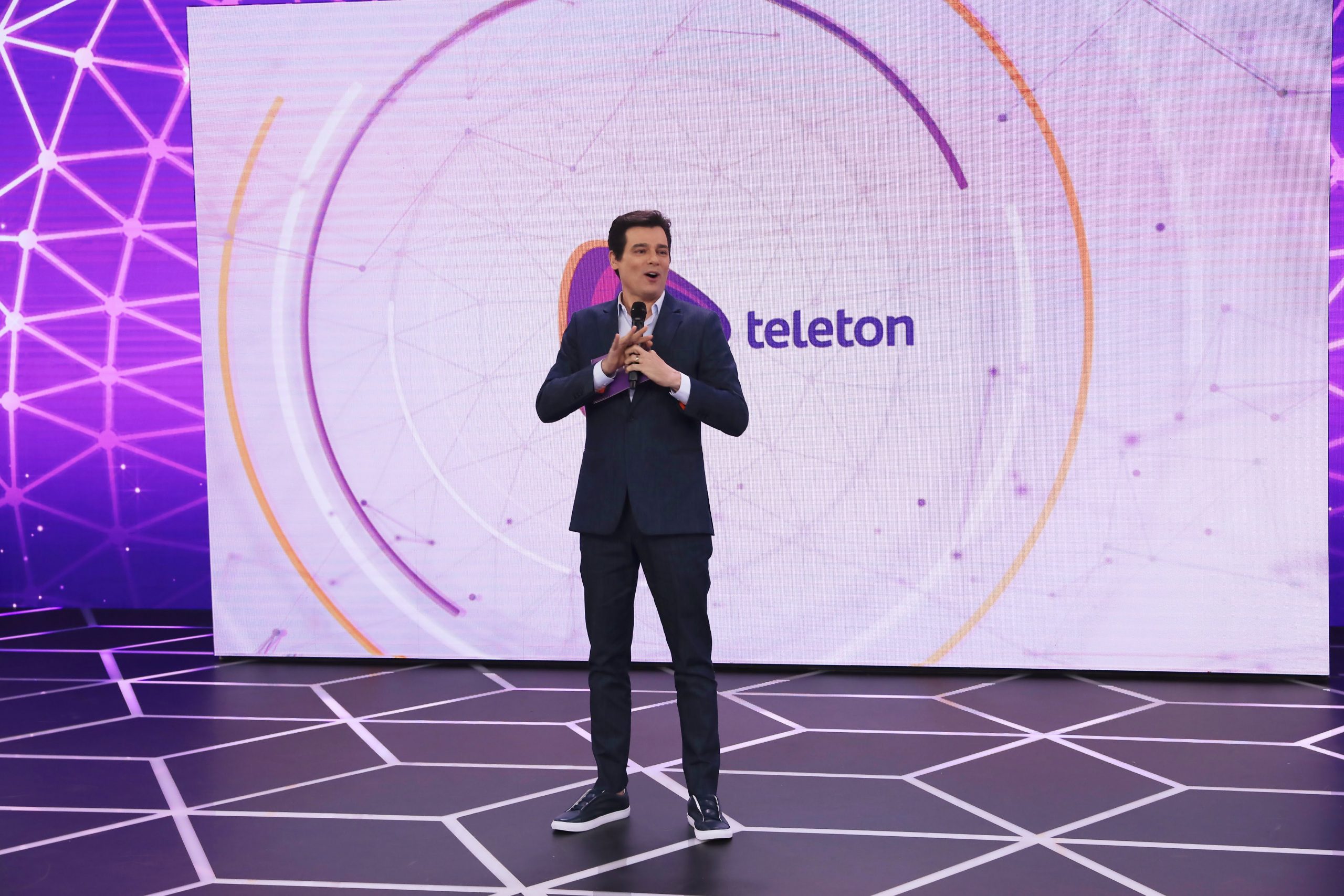 Celso Portiolli se preocupa com doações do Teleton e fala da boa fase do Domingo Legal
