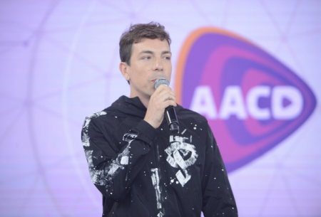 Di Ferrero celebra novo álbum e comenta polêmica em quadro do Faustão