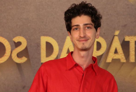 Johnny Massaro faz participação no SPFW com peça estilosa