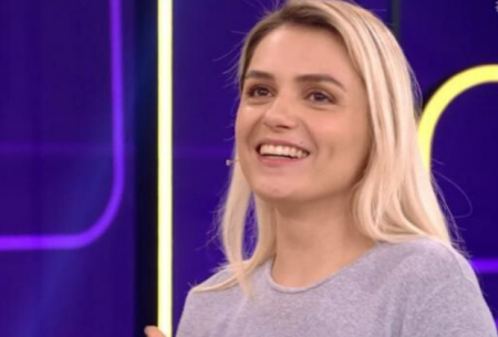 Monica Iozzi divulga foto de quando era bebê e faz comentário inusitado