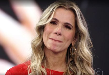 Ingrid Guimarães é surpreendida e chora com mensagem de Heloísa Périssé