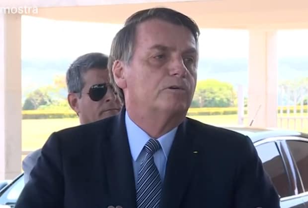 Globo alfineta Bolsonaro ao falar sobre óleo em praias