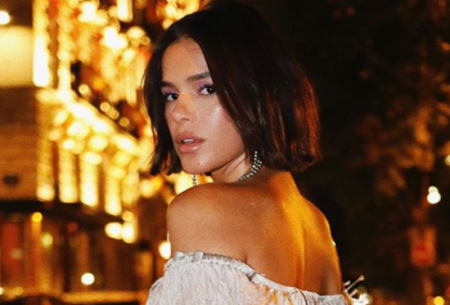 Bruna Marquezine muda o cabelo e é fotografada sem maquiagem