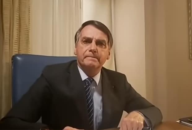 Rede de TV investiga Réveillon de Bolsonaro