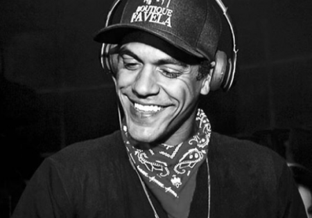 Marcello Melo Jr surpreende após dispensar mulher em festa