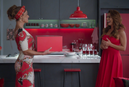 Globo ousa e põe Juliana Paes e Maria da Paz lado a lado em merchan