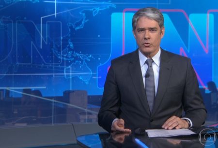 William Bonner é alvo de ataques ao ler defesa da Globo contra Bolsonaro