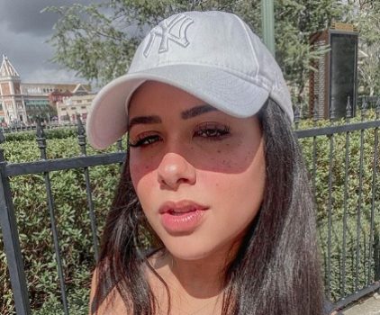 Atriz de Chiquititas posta foto em cima de homem e fãs descobrem a verdade
