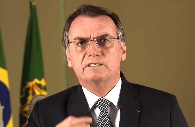 Irritado, Bolsonaro ataca a imprensa, xinga e chama jornalista de homossexual
