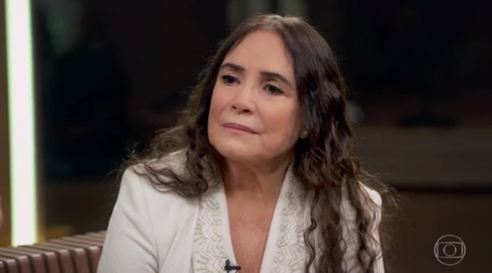 Regina Duarte divulga texto que defende Bolsonaro e detona a Globo