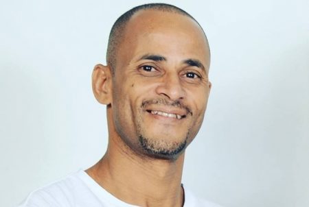 MC faz apelo e luta para encontrar corpo do filho assassinado em morro
