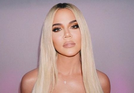 Khloe Kardashian troca de cabelo durante programa de TV