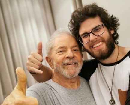 Neto gato de Lula ganha fama e vira o novo crush da web