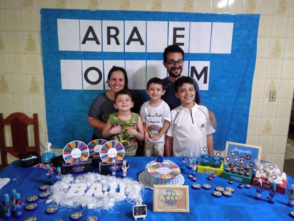 Criança faz sucesso na web com aniversário inspirado no Roda a Roda