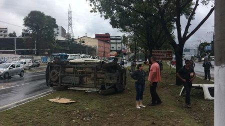 Equipe do SBT sofre acidente e repórter é internado; veja imagens