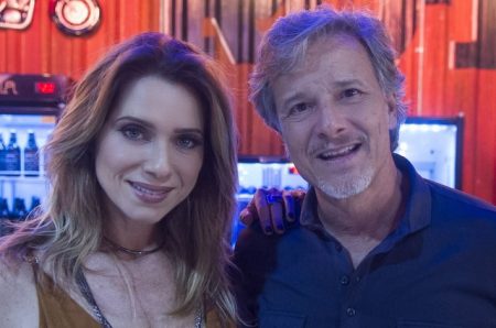 Letícia Spiller posta foto com o ex-marido e revela “saudades”