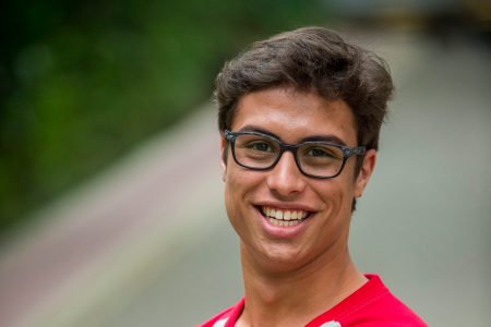 Irmão de Rafael Vitti posa seminu para lembrar Carnaval e detalhe chama atenção
