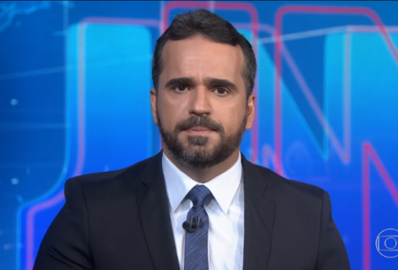 Apresentador bomba na web após encerrar Jornal Nacional com música de Djavan