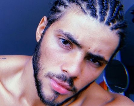 Ex-Malhação, Gabriel Fuentes posa de sunga e arranca suspiros