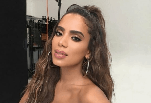 Após petição contra Anitta, cantora surpreende e toma decisão