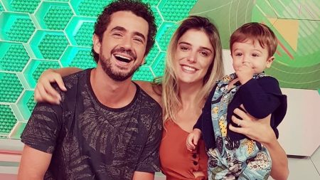 Rafa Brites aparece abraçada com cachorro com câncer e emociona fãs