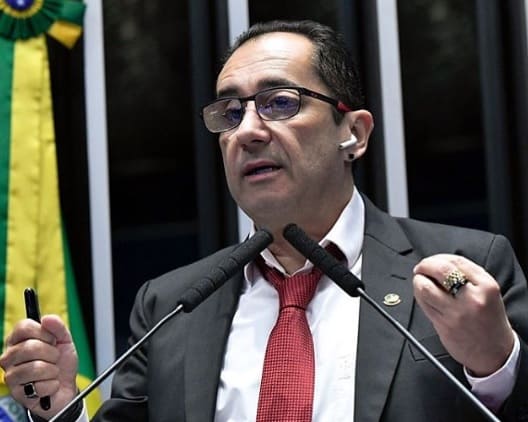 Kajuru critica reunião ministerial e sugere rompimento com Bolsonaro