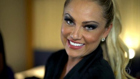 Ellen Rocche revela que ator veterano da Globo a impediu de desistir da carreira