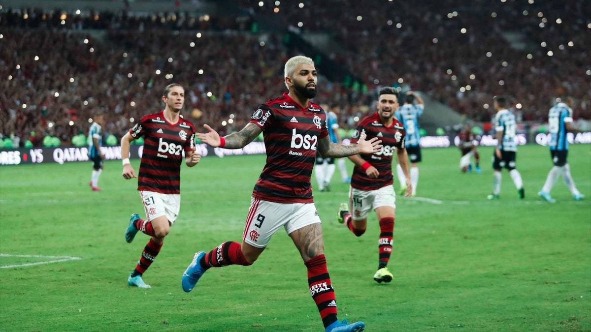Famosos entram no clima e comemoram título do Flamengo