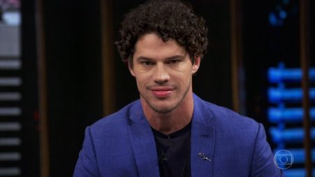 José Loreto diz que ainda sofre com a separação e revela atitude
