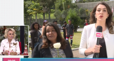 Mulher invade transmissão da Globo para ficar famosa no velório de Gugu