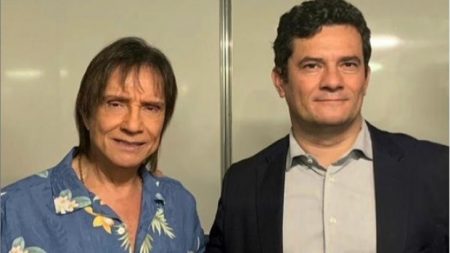 Sergio Moro aparece ao lado de Roberto Carlos e web reage