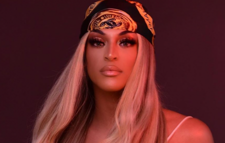 Música de Pabllo Vittar surge em grupo cristão e senhoras caem em pegadinha