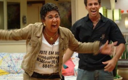 Campeã do BBB 4, Cida faz desabafo e fala sobre mudanças na vida