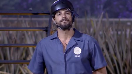 A Fazenda 2019: Diego não segura a emoção ao ler carta da família
