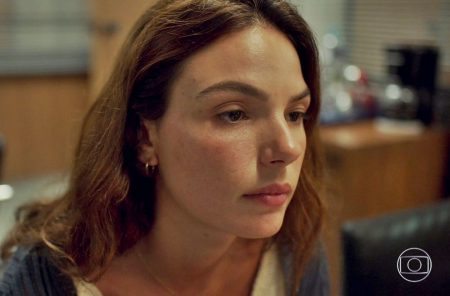 Isis Valverde dispara palavrão pesado em novela e choca o público da Globo