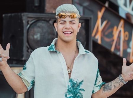 MC Jottapê critica live de sertanejos e faz comparação com funk
