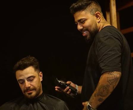 Barbeiro muda de vida com a ajuda de Felipe Titto
