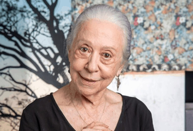 Aos 91 anos, Fernanda Montenegro é vacinada contra a Covid-19 no Rio