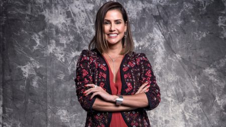 Fã do BBB, Deborah Secco revela felicidade na próxima eliminação