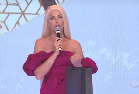 Visual de Ana Hickmann no Família Record dá o que falar