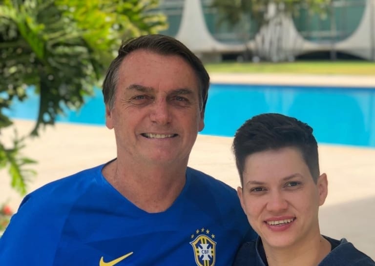 Apoiadora de Bolsonaro, youtuber Karol Eller sofre ataque homofóbico