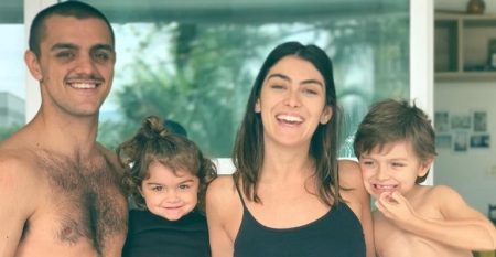 Esposa de Felipe Simas surge na reta final da gravidez e encanta a web