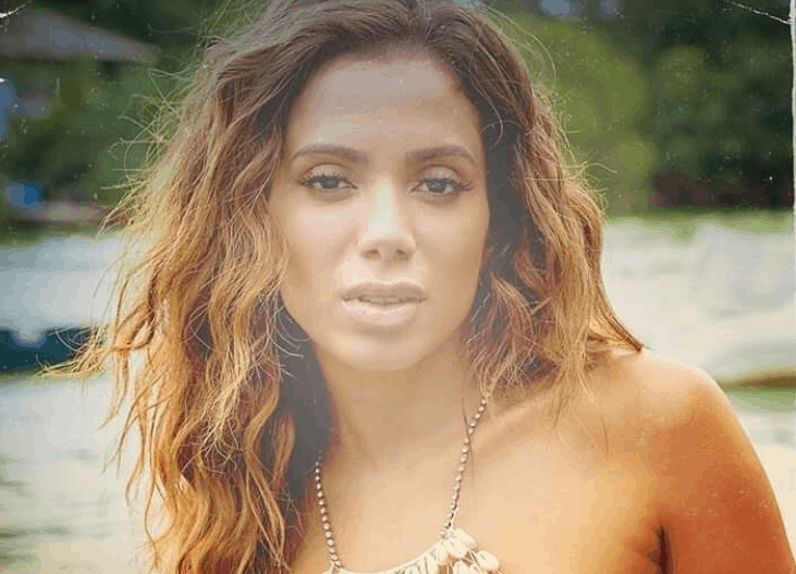 Bronzeada, Anitta rouba a cena em clique sexy nas Maldivas