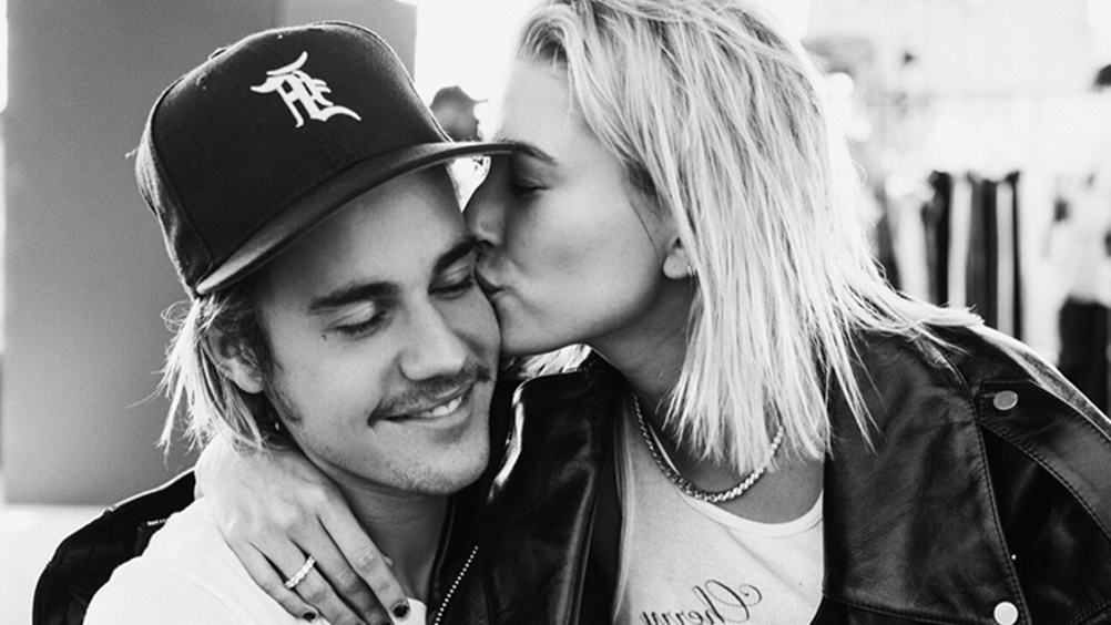 Justin Bieber é fotografado em clique ousado com a esposa